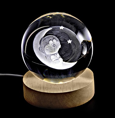 ΚΡΥΣΤΑΛΛΙΝΗ ΜΠΑΛΑ ΦΩΤΙΣΤΙΚΟ ΜΕ ΞΥΛΙΝΗ ΒΑΣΗ ΦΕΓΓΑΡΙ 7cm